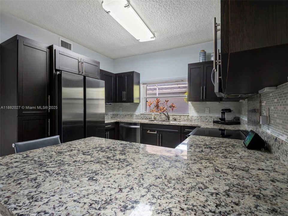 Active With Contract: $3,800 (3 beds, 2 baths, 1870 Square Feet)