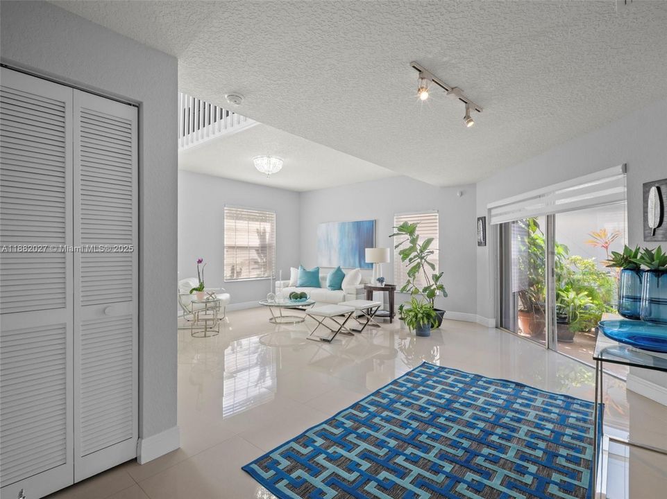 Active With Contract: $3,800 (3 beds, 2 baths, 1870 Square Feet)