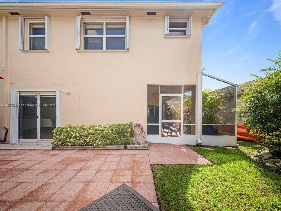 Active With Contract: $3,800 (3 beds, 2 baths, 1870 Square Feet)