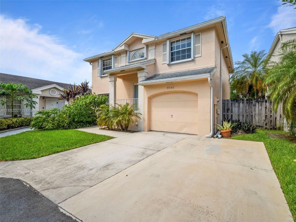 Active With Contract: $3,800 (3 beds, 2 baths, 1870 Square Feet)