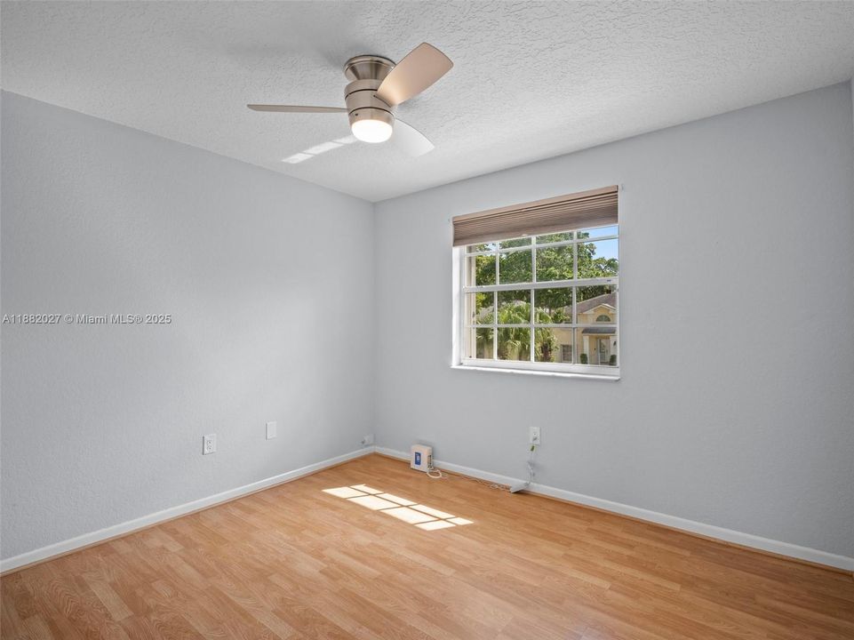 Active With Contract: $3,800 (3 beds, 2 baths, 1870 Square Feet)