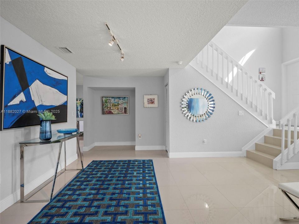 Active With Contract: $3,800 (3 beds, 2 baths, 1870 Square Feet)