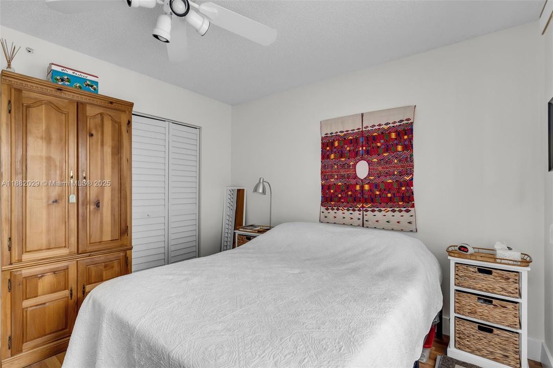 Active With Contract: $265,000 (2 beds, 2 baths, 1364 Square Feet)