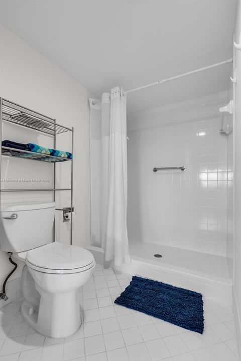 Active With Contract: $265,000 (2 beds, 2 baths, 1364 Square Feet)