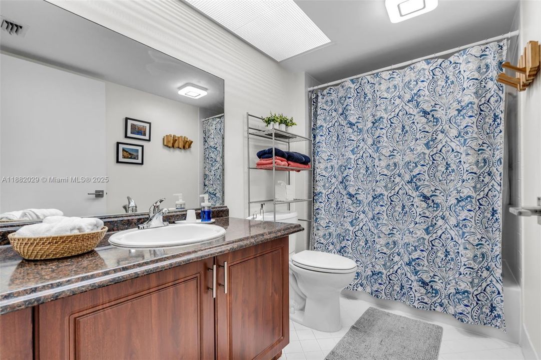 Active With Contract: $265,000 (2 beds, 2 baths, 1364 Square Feet)