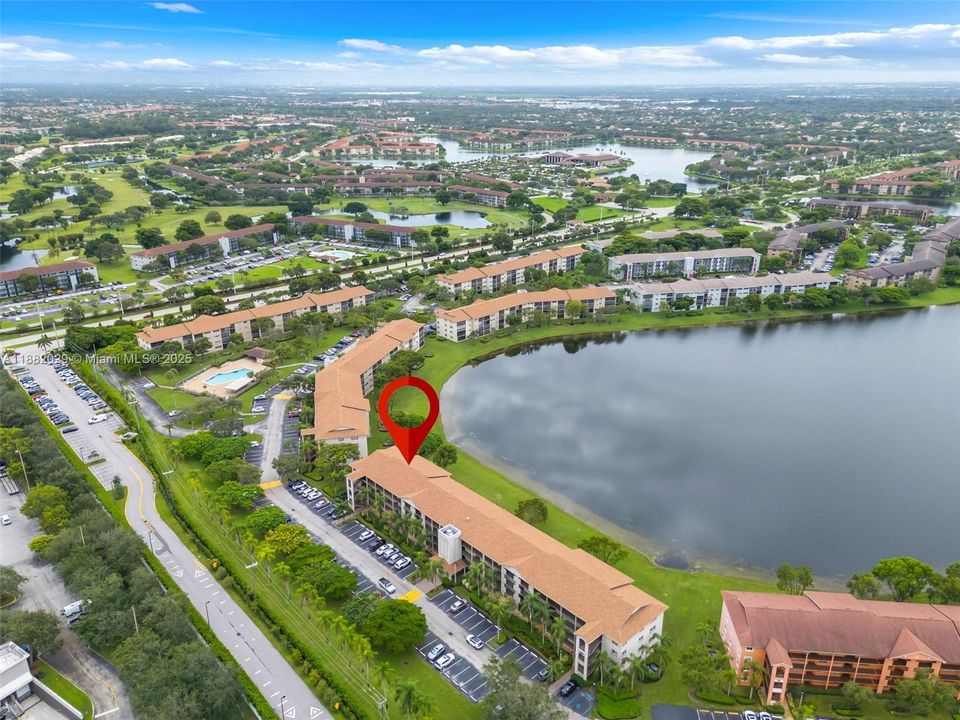 Active With Contract: $265,000 (2 beds, 2 baths, 1364 Square Feet)