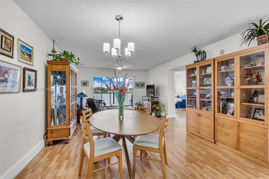 Active With Contract: $265,000 (2 beds, 2 baths, 1364 Square Feet)