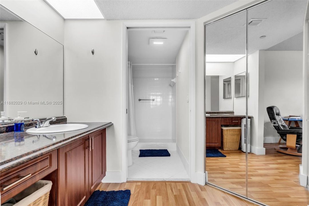 Active With Contract: $265,000 (2 beds, 2 baths, 1364 Square Feet)