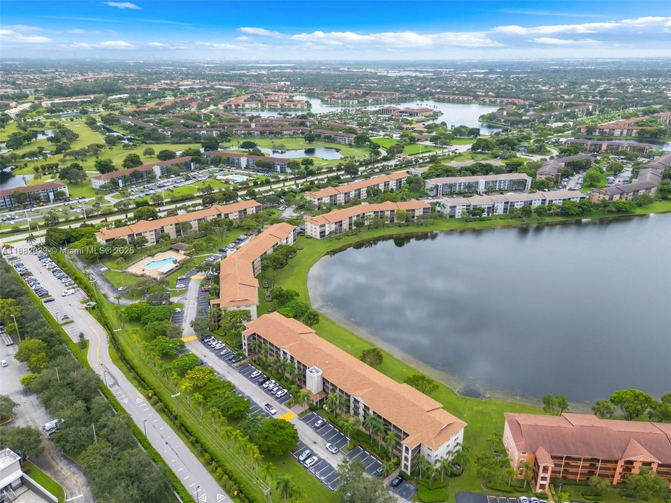 Active With Contract: $265,000 (2 beds, 2 baths, 1364 Square Feet)