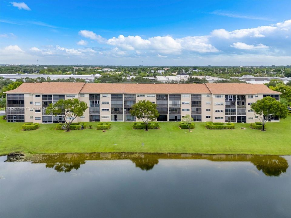 Active With Contract: $265,000 (2 beds, 2 baths, 1364 Square Feet)