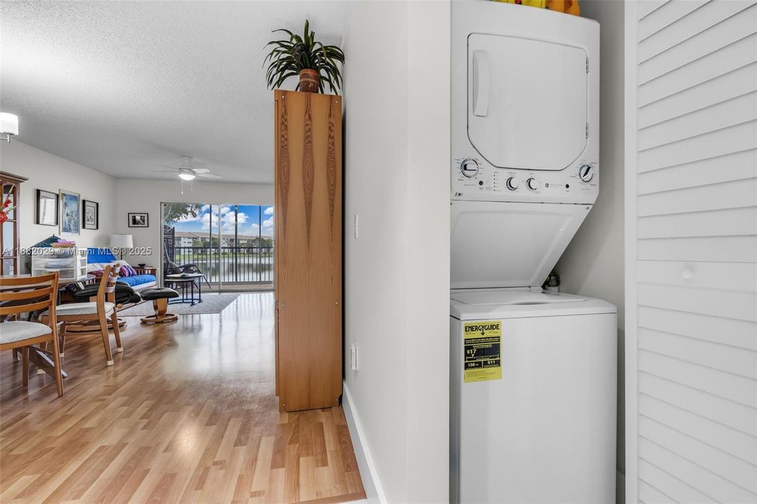 Active With Contract: $265,000 (2 beds, 2 baths, 1364 Square Feet)