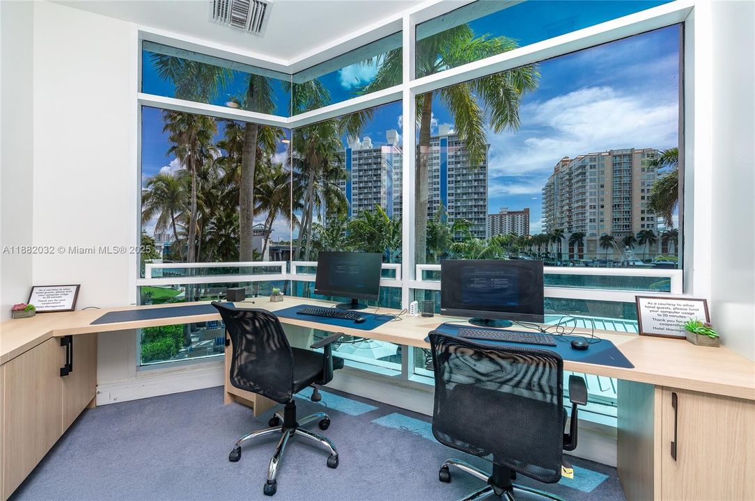 For Sale: $179,000 (1 beds, 1 baths, 639 Square Feet)