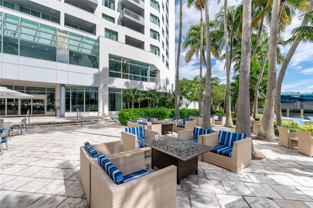 For Sale: $179,000 (1 beds, 1 baths, 639 Square Feet)