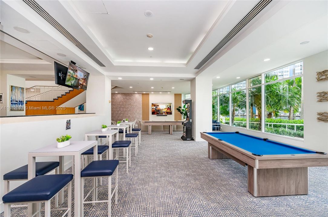 For Sale: $179,000 (1 beds, 1 baths, 639 Square Feet)