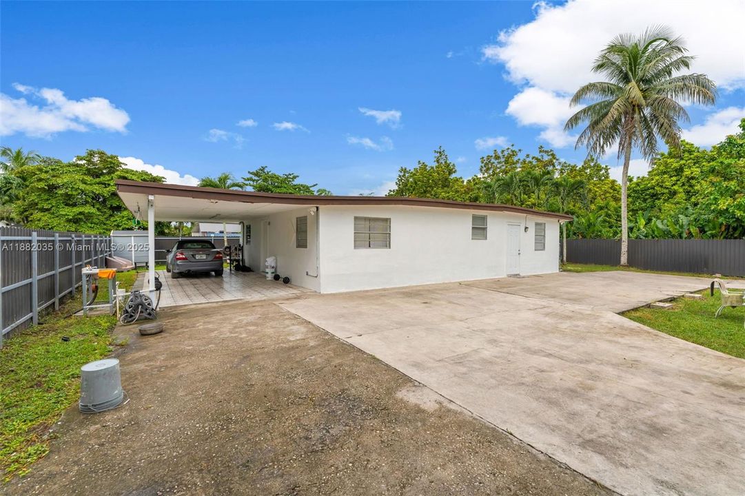 For Sale: $1,850,000 (8 beds, 5 baths, 4780 Square Feet)