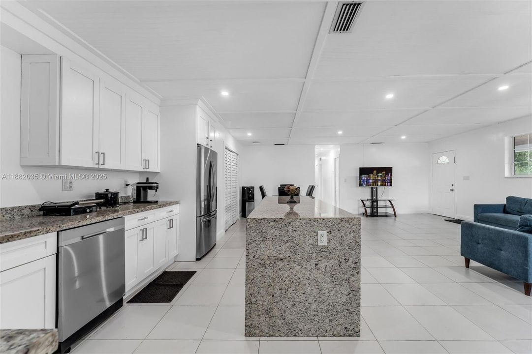 For Sale: $1,850,000 (8 beds, 5 baths, 4780 Square Feet)