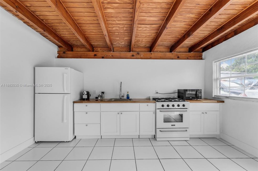 For Sale: $1,850,000 (8 beds, 5 baths, 4780 Square Feet)