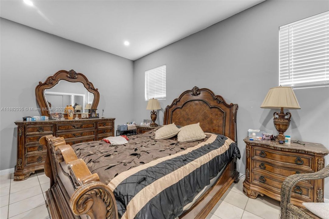 For Sale: $1,850,000 (8 beds, 5 baths, 4780 Square Feet)