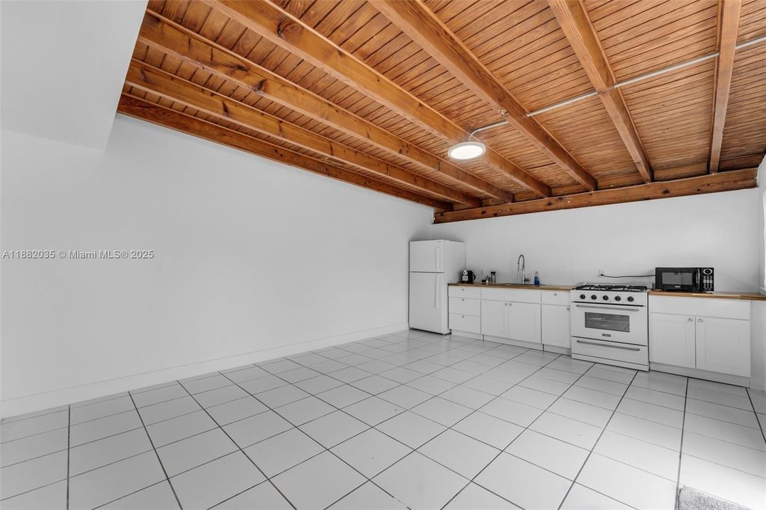 For Sale: $1,850,000 (8 beds, 5 baths, 4780 Square Feet)