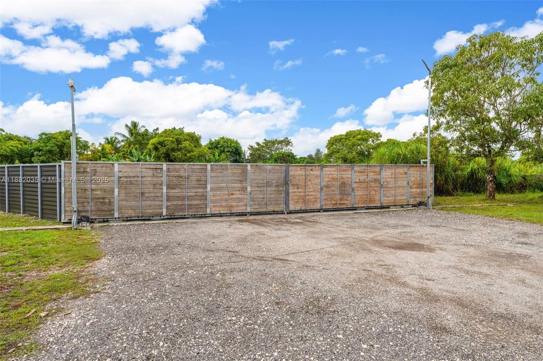 For Sale: $1,850,000 (8 beds, 5 baths, 4780 Square Feet)