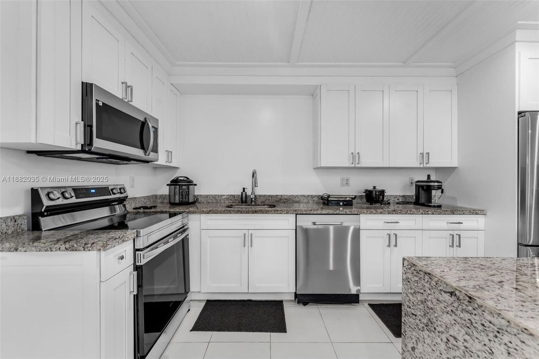 For Sale: $1,850,000 (8 beds, 5 baths, 4780 Square Feet)