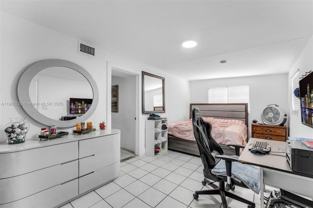 For Sale: $1,850,000 (8 beds, 5 baths, 4780 Square Feet)