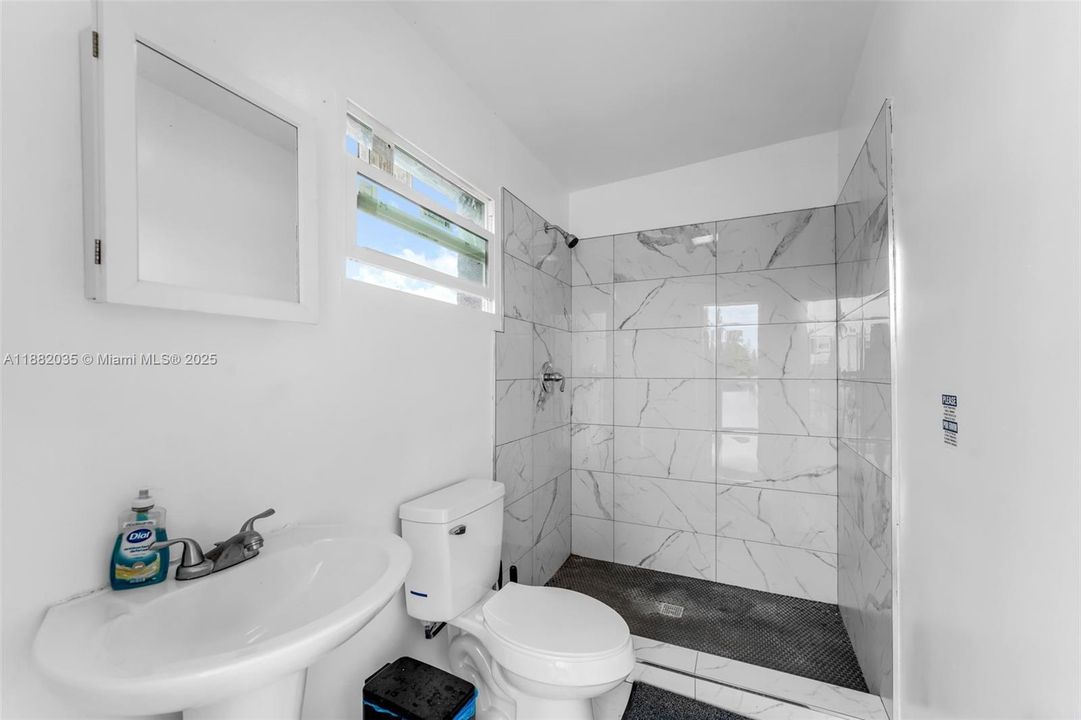 For Sale: $1,850,000 (8 beds, 5 baths, 4780 Square Feet)