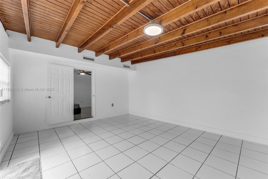 For Sale: $1,850,000 (8 beds, 5 baths, 4780 Square Feet)