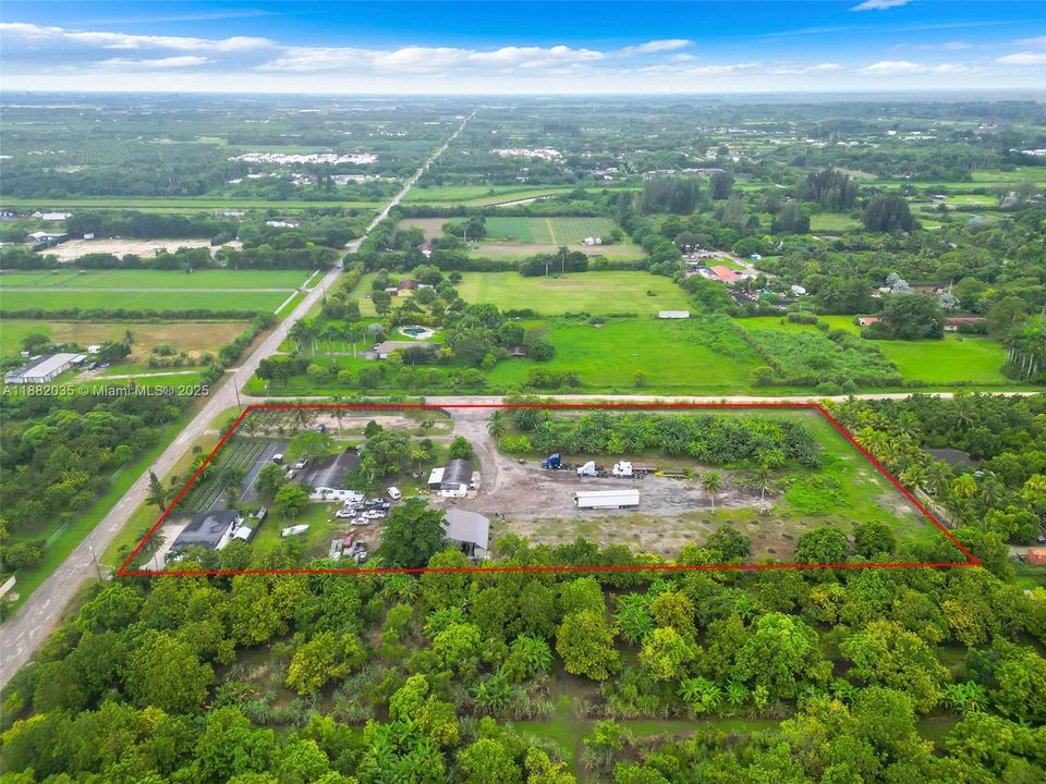 For Sale: $1,850,000 (8 beds, 5 baths, 4780 Square Feet)