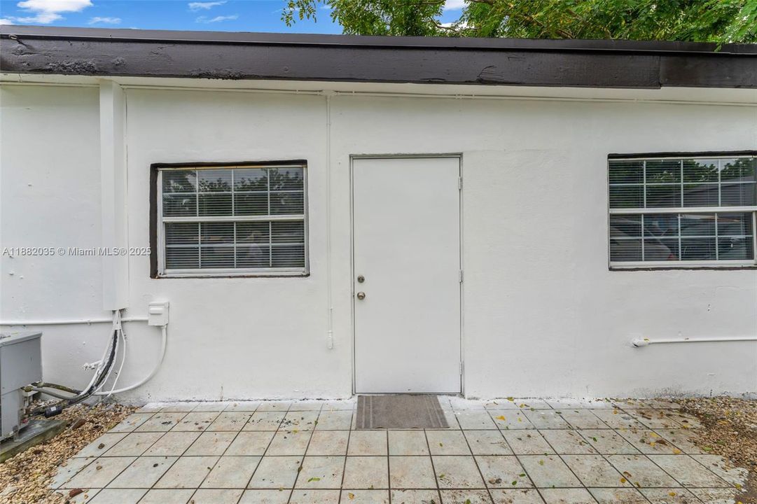 For Sale: $1,850,000 (8 beds, 5 baths, 4780 Square Feet)