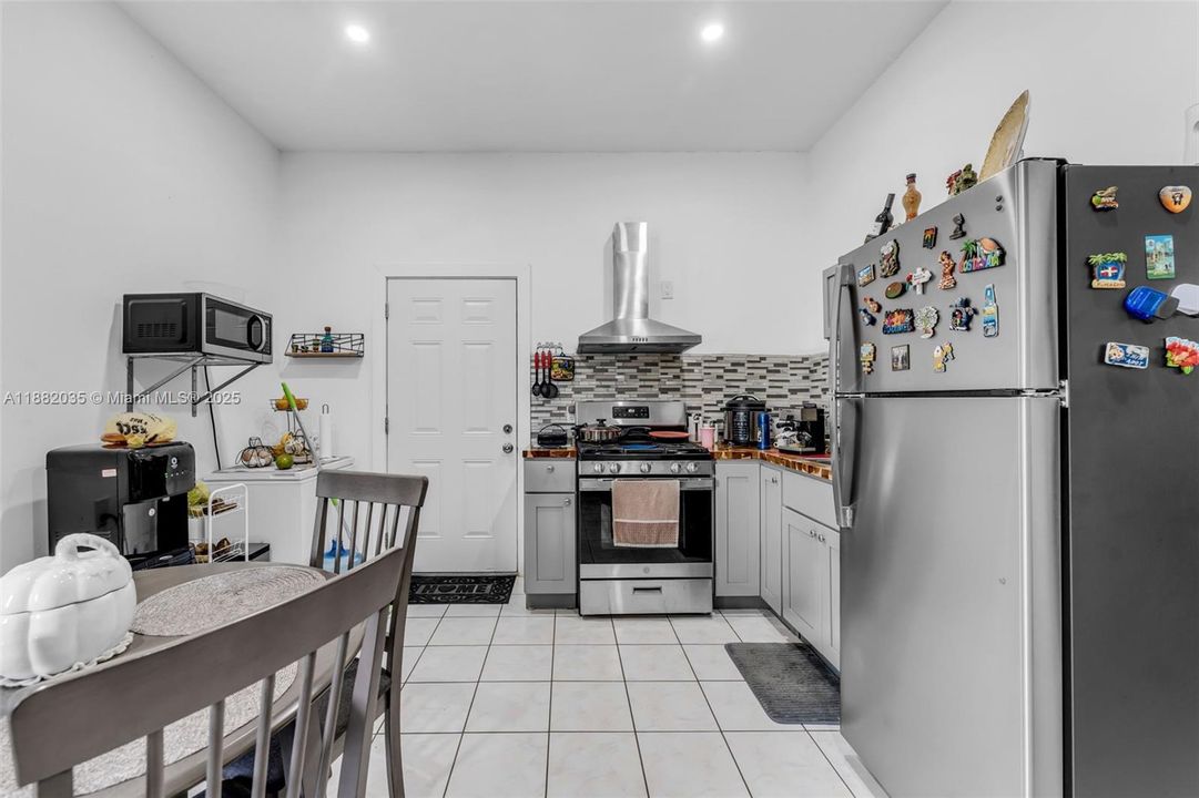 For Sale: $1,850,000 (8 beds, 5 baths, 4780 Square Feet)