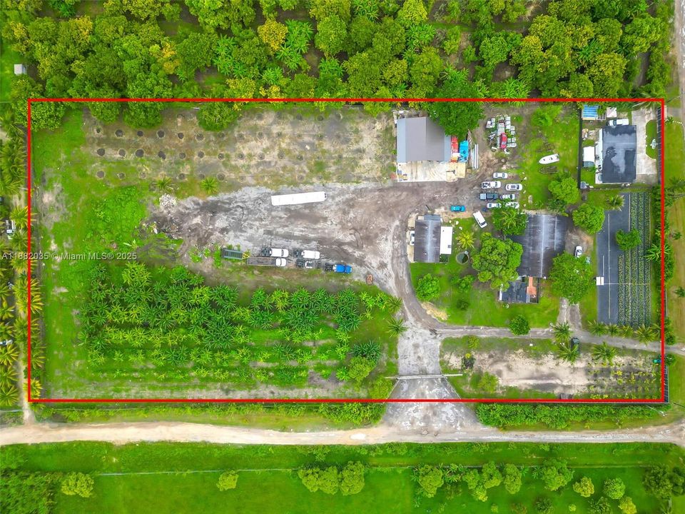 For Sale: $1,850,000 (8 beds, 5 baths, 4780 Square Feet)