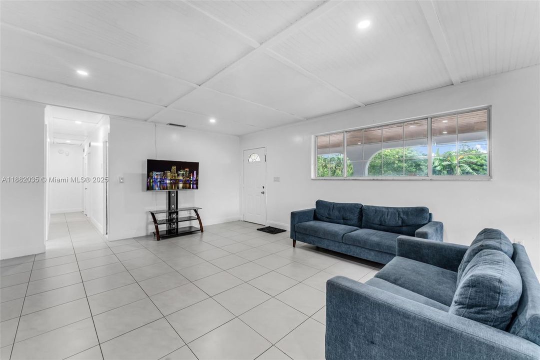 For Sale: $1,850,000 (8 beds, 5 baths, 4780 Square Feet)