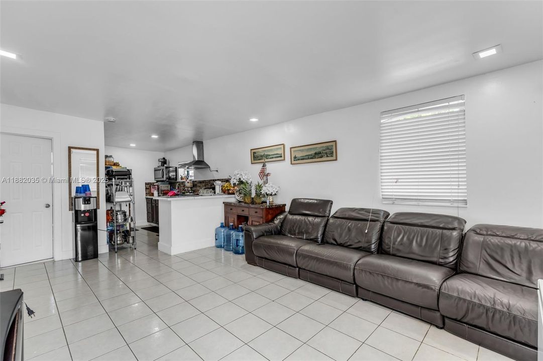 For Sale: $1,850,000 (8 beds, 5 baths, 4780 Square Feet)