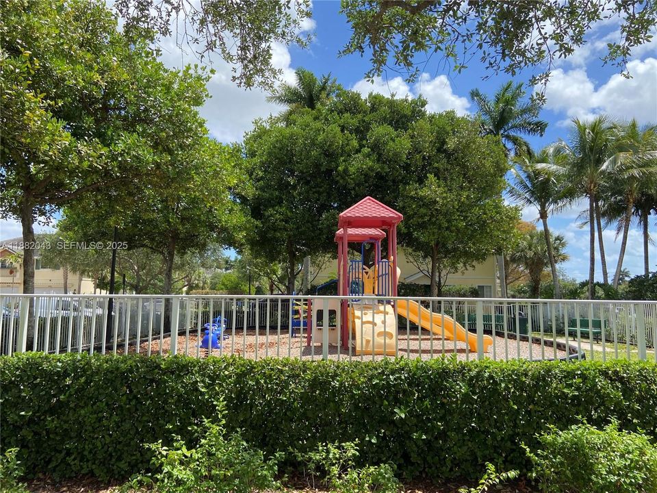 На продажу: $538,000 (3 спален, 2 ванн, 1704 Квадратных фут)