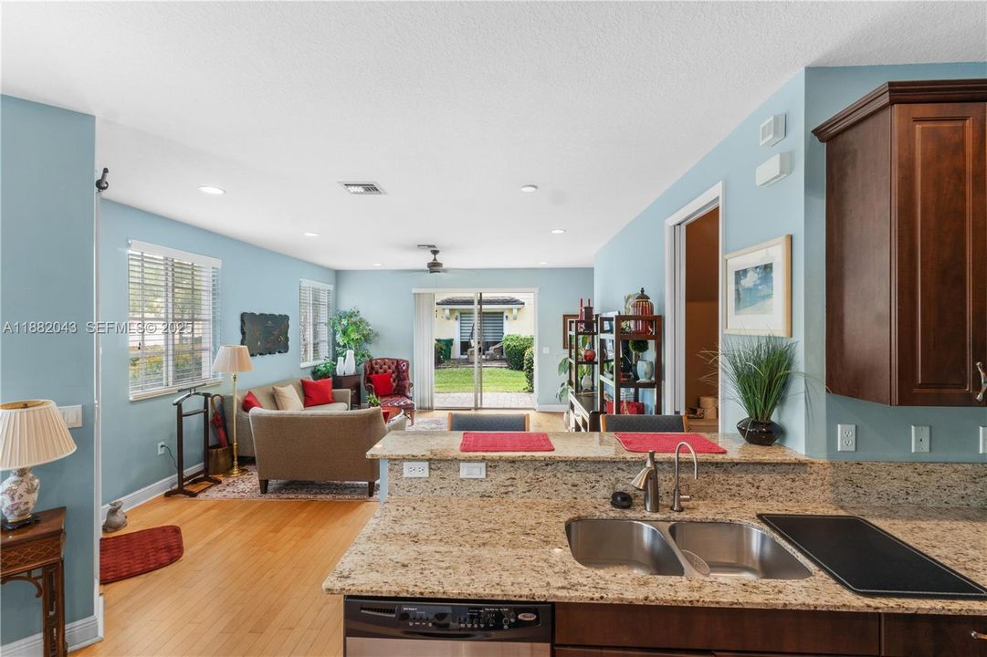 На продажу: $538,000 (3 спален, 2 ванн, 1704 Квадратных фут)