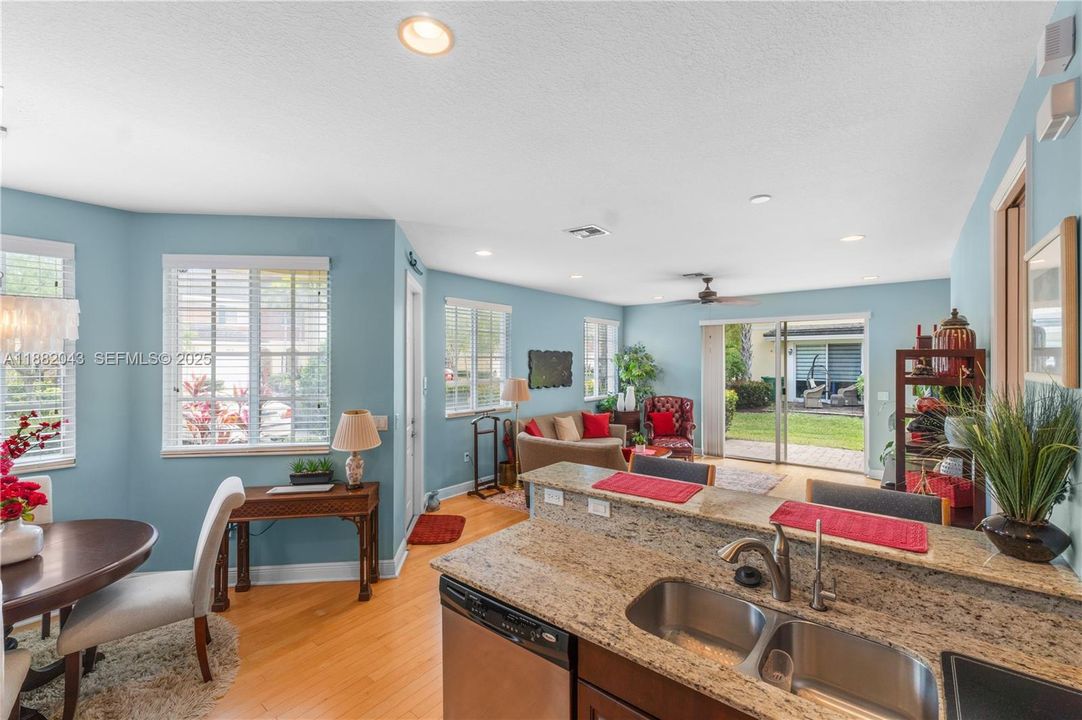 На продажу: $538,000 (3 спален, 2 ванн, 1704 Квадратных фут)