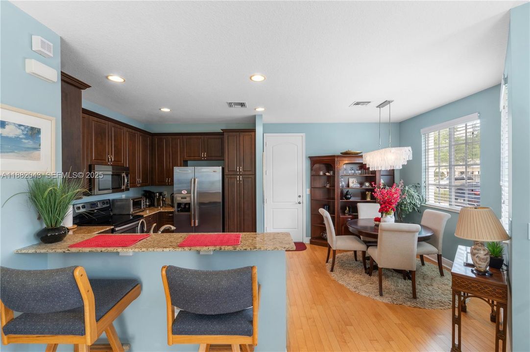 На продажу: $538,000 (3 спален, 2 ванн, 1704 Квадратных фут)