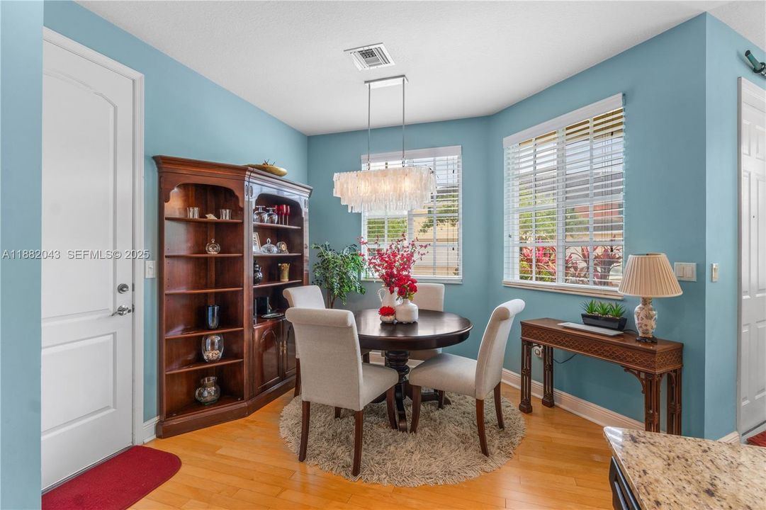 На продажу: $538,000 (3 спален, 2 ванн, 1704 Квадратных фут)