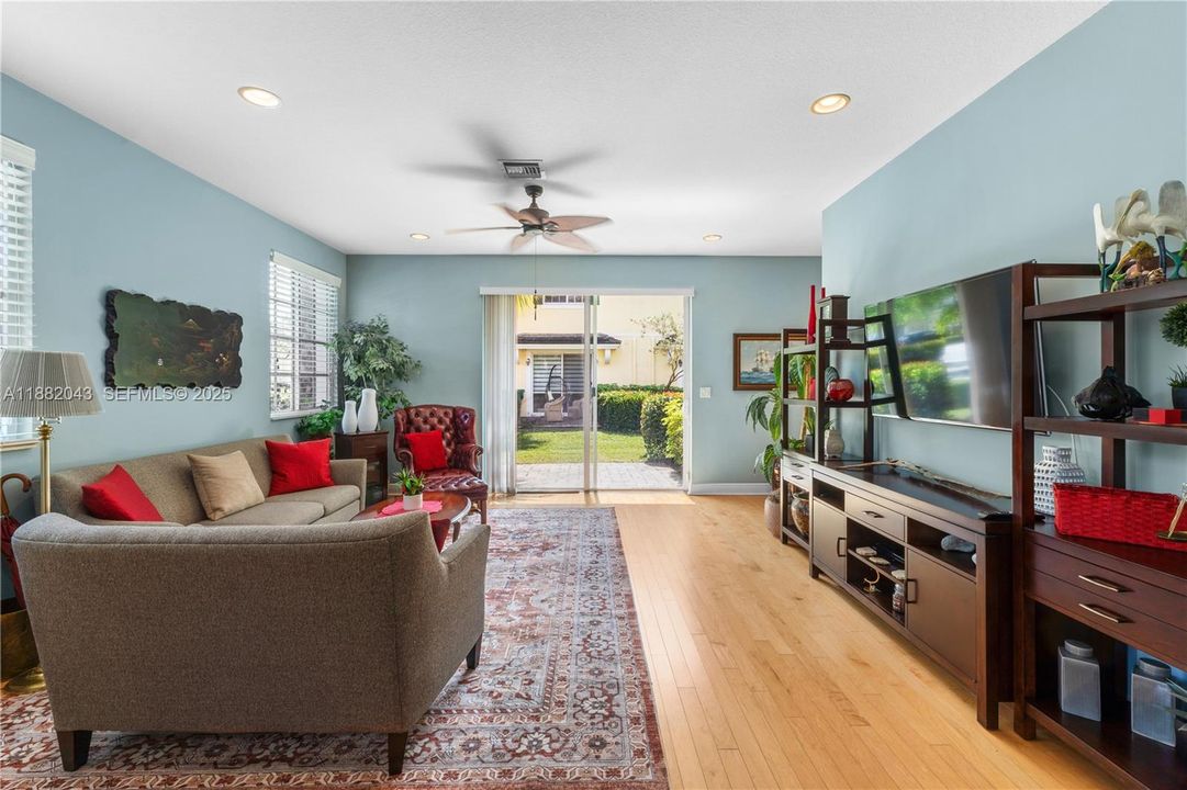 На продажу: $538,000 (3 спален, 2 ванн, 1704 Квадратных фут)