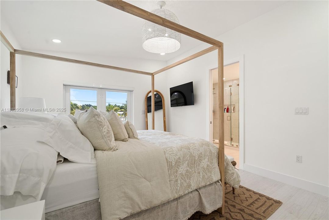 待售: $2,395,000 (3 贝兹, 2 浴室, 1496 平方英尺)