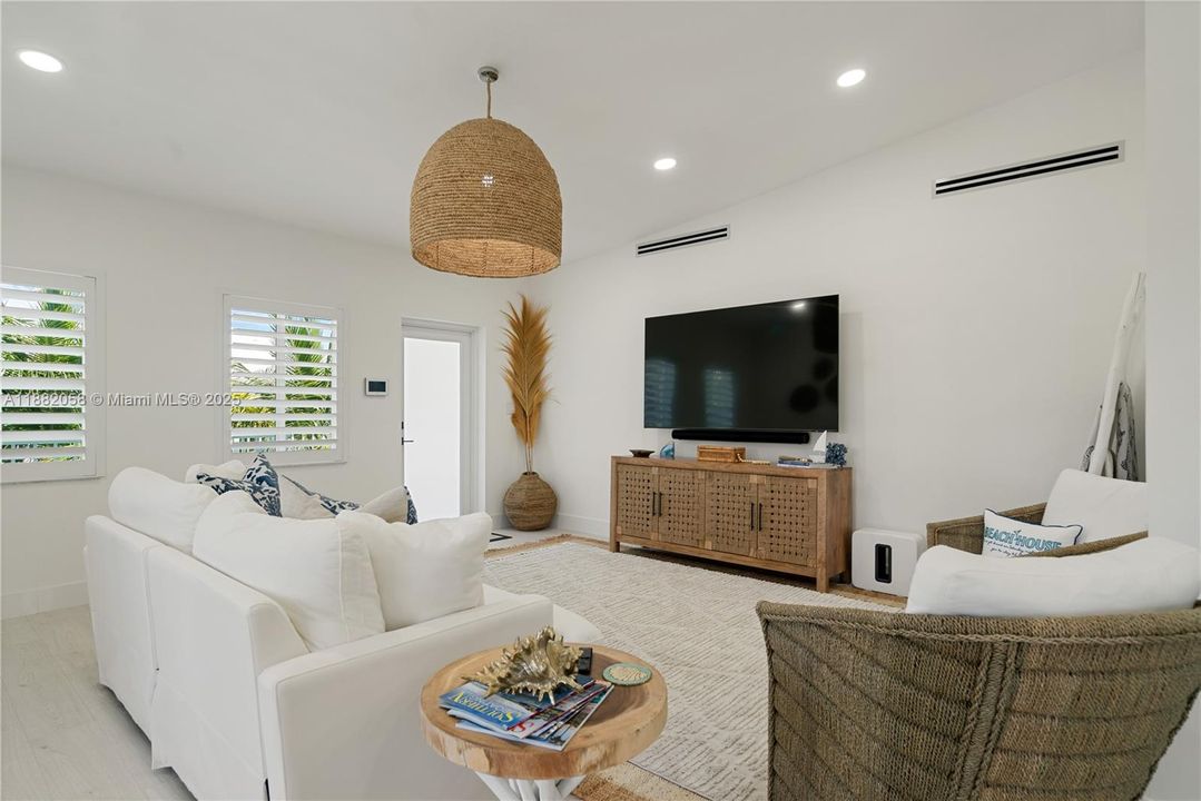 待售: $2,395,000 (3 贝兹, 2 浴室, 1496 平方英尺)