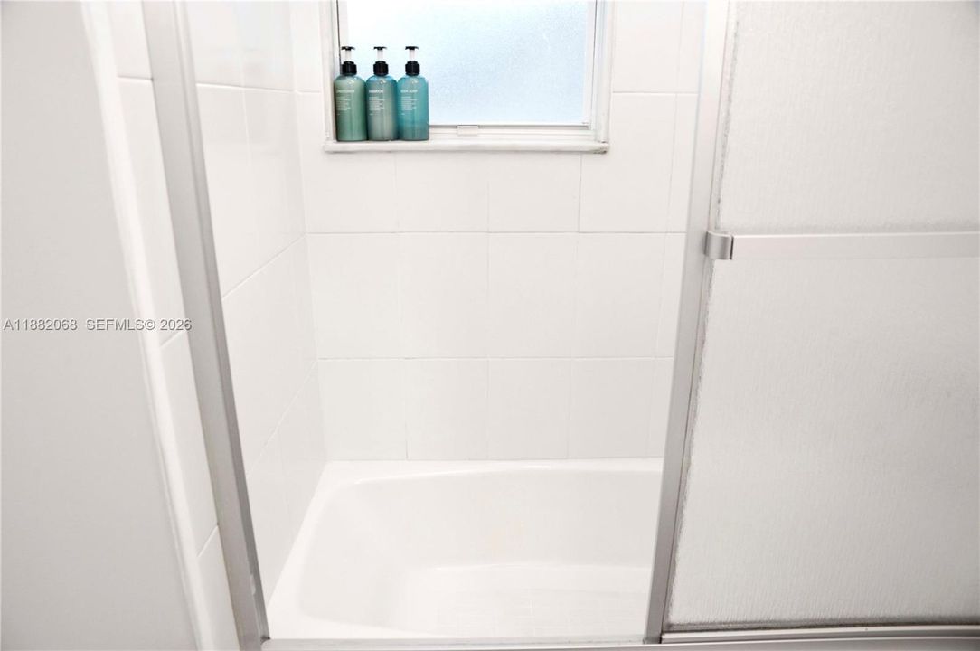 For Rent: $3,150 (4 beds, 2 baths, 1582 Square Feet)