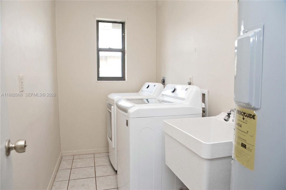 For Rent: $3,150 (4 beds, 2 baths, 1582 Square Feet)