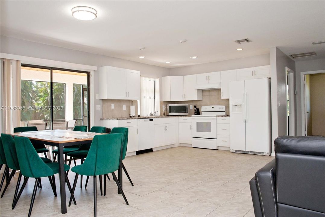 For Rent: $3,150 (4 beds, 2 baths, 1582 Square Feet)