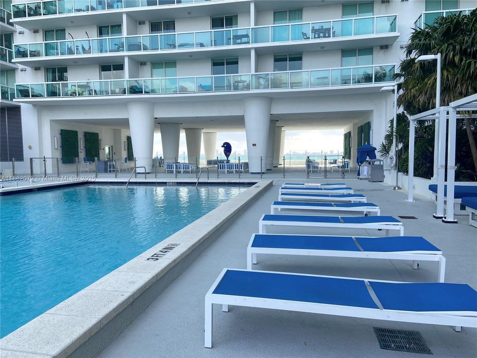 На продажу: $425,000 (1 спален, 1 ванн, 841 Квадратных фут)