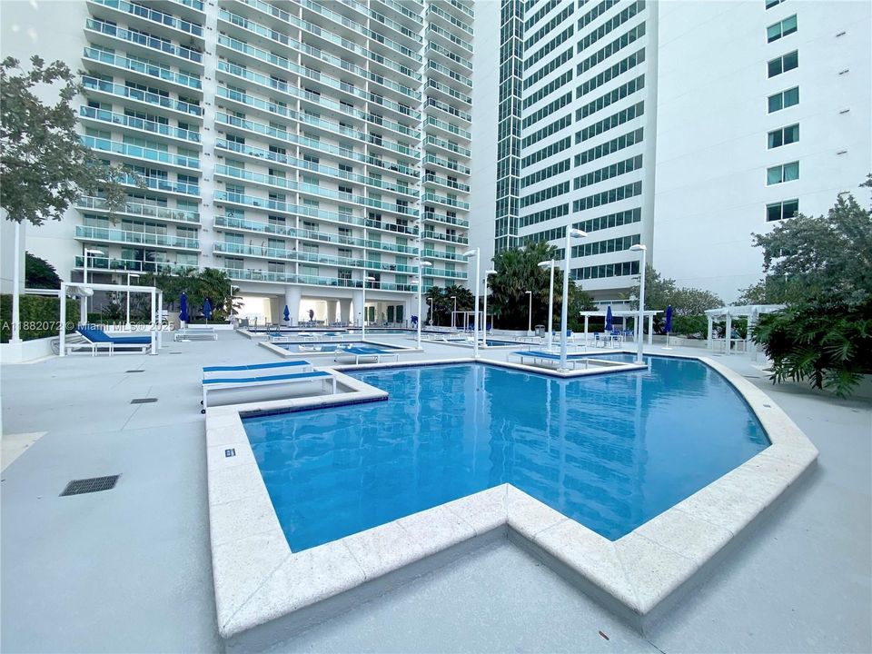 На продажу: $425,000 (1 спален, 1 ванн, 841 Квадратных фут)