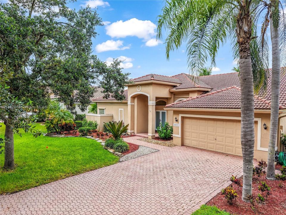 For Rent: $5,800 (4 beds, 3 baths, 2616 Square Feet)