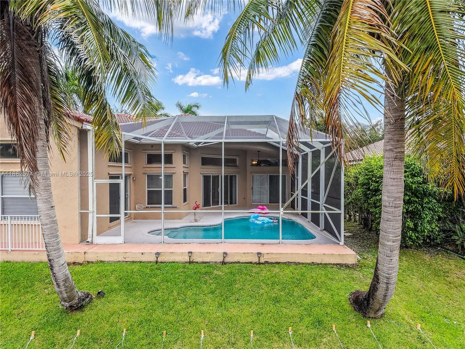 For Rent: $5,800 (4 beds, 3 baths, 2616 Square Feet)