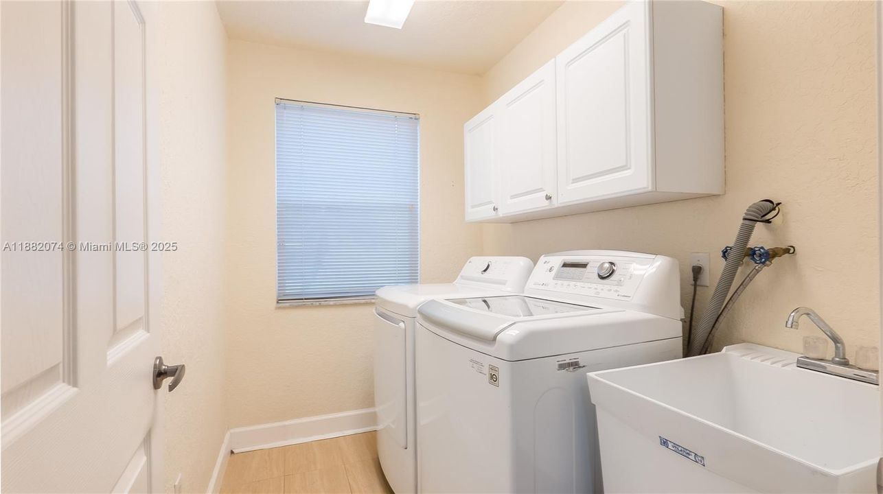 For Rent: $5,800 (4 beds, 3 baths, 2616 Square Feet)